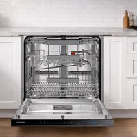 Que a tu lavavajillas le quede agua dentro después de un lavado no es algo malo. Esto es lo que hay que revisar cuando ocurre