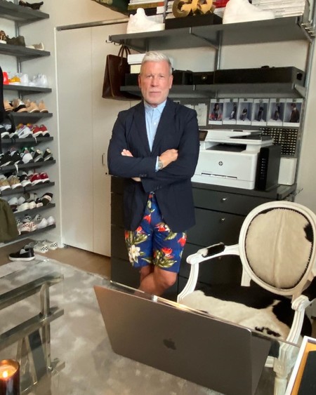 Mitad formal, mitad relax: así son los más divertidos looks de la semana esta cuarentena