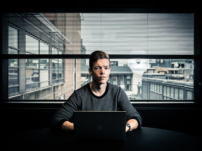 Este hacker descubrió que la policía dirigía un portal de pornografía infantil en la darknet