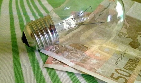 Solo un 37 % del importe del recibo de la luz es para pagar la energía consumida 