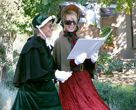 Brtiney Spears y Ellen DeGeneres cantan villancicos