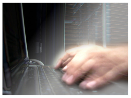 ¿Quieres saber cómo podría infectarte de spyware el gobierno? Este vídeo da algunas pistas