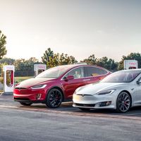 Hay quien hackea su Tesla para desbloquear funciones extra: Tesla ha empezado a avisarles de la modificación no autorizada 