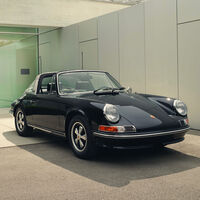 ¡Máquina del tiempo! Este Porsche 911 S 2.4 Targa clásico restaurado celebra el medio siglo de vida de Porsche Design