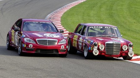 El nieto conoce al abuelo: Mercedes S 63 AMG "Thirty-Five" vs Mercedes 300 SEL 6.8 AMG