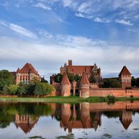 La obra maestra de los castillos europeos: una mole de ladrillo rojo construida en 1274 para cristianizar Polonia