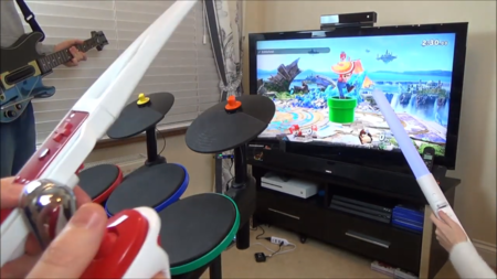 Jugar a Super Smash Bros. Ultimate combinando los periféricos de Band Hero y Wii es surrealista, pero no imposible