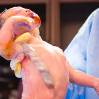 El precioso reportaje que una fotógrafa hizo de su propio parto 