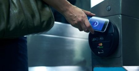 Señores, enciendan sus móviles que vamos a pasar lista