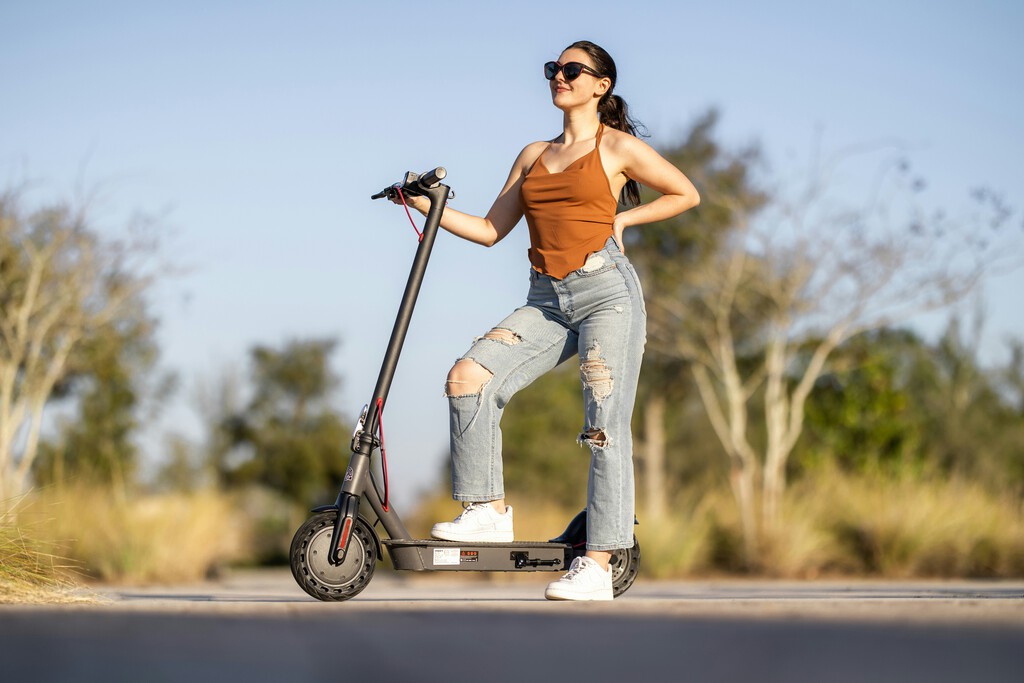 El Gobierno cambia las normas a partir del 1 de octubre: 100 euros de multa a los menores que usen un patinete. La pagan los padres