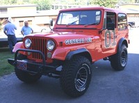 Un Jeep CJ-7 vestido de General Lee