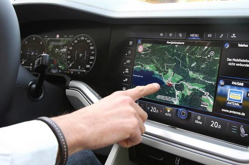 ¿La pantalla táctil es el peor invento en los autos?