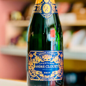 Este champagne es uno de los más antiguos de Francia y, aunque no es tan conocido como otros, tiene una relación calidad precio insuperable