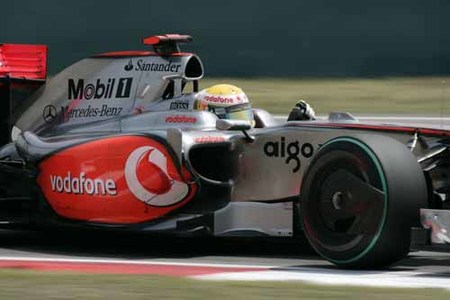 Hamilton el más rápido y Alonso muy atrás