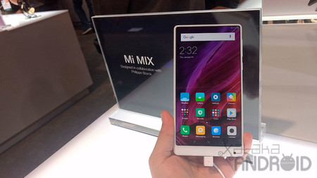 Xiaomi va a Las Vegas con un Mi Mix en blanco que seguirá sin salir de China