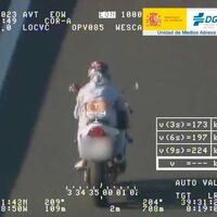 Le caza Pegasus a 224 km/h, intenta tapar la matrícula, se estampa y acaba en la cárcel con la multa del siglo 