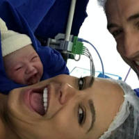 La divertida y tierna foto de una cesárea que te robará una sonrisa