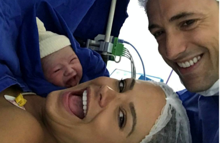 La divertida y tierna foto de una cesárea que te robará una sonrisa