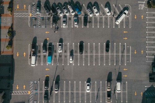 Carros elétricos / Imagem: Hamza ERBAY (Unsplash)