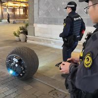 La policía china apuesta por robots esféricos que parecen recién sacados de Star Wars: son rápidos, van armados y están preparados para cualquier situación 
