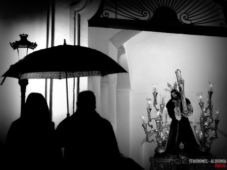 Te contamos cómo sacar provecho económico a las fotos tradicionales de Semana Santa