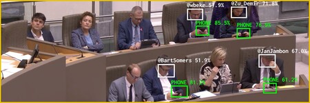 Crean una IA que regaña a los políticos que se distraen con el móvil