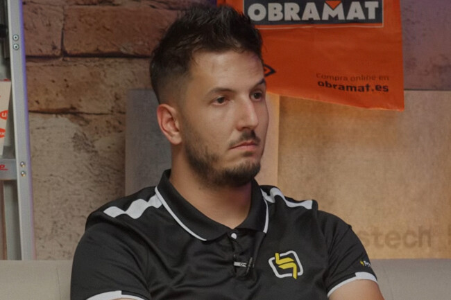 Salva Orellana, electricista: "Con 17 años rmpecé a trabajar 18 horas al día, de lunes a lunes, y me di cuenta de que tenía que estudiar"