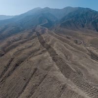Alguien colocó 5.200 agujeros alineados en una montaña de Perú hace siglos. Ha tenido que pasar un dron para explicar la razón