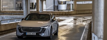 Probamos el Mazda6e: tan cómodo, elegante y contradictorio que te hará pensar si realmente necesitas un SUV eléctrico