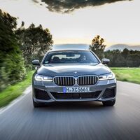 El BMW 545e xDrive es el Serie 5 más potente: un coche híbrido enchufable de 394 CV y etiqueta CERO desde 79.700 euros