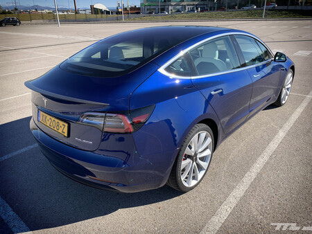 Tesla introduce el 5G en el código de sus coches anticipando la compatibilidad con las nuevas redes