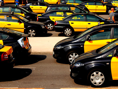 "Comienzan los juegos del hambre": el sector del taxi ya no se conforma con que se cumpla la ley, quiere el fin de las VTC 