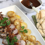 Pierna de cordero rellena de castañas y setas. Receta de asado navideño