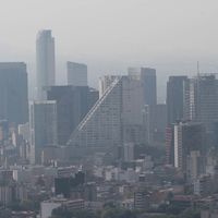 Mañana jueves hay contingencia en CDMX. Estos son los engomados que no circularán