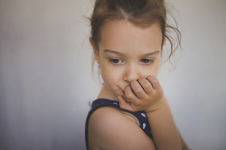 Comiéndose las uñas