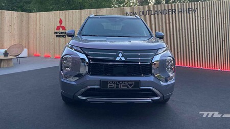 Mitsubishi Outlander PHEV 2025