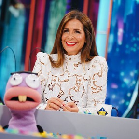 Nuria Roca trae de vuelta los zuecos UGG más cómodos y calentitos para llevar con vaqueros en noviembre