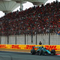 Aston Martin F1 sigue en crisis, pero Fernando Alonso cada vez está más cerca de superar un récord que parecía imbatible 