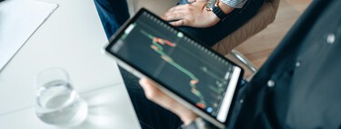 Los lobos de Wall Street han salido a cazar: mientras tú pagas la gasolina cada vez más cara, hay inversores forrándose en Bolsa a costa del crudo