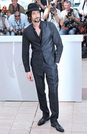 Adrien Brody con un total look black en el Festival de Cannes