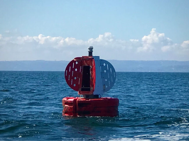 ¿Cómo funcionan las boyas oceánicas? Para enviar kilómetros de cable al fondo, los científicos recurren a estos trucos