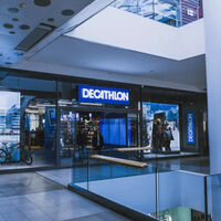 Decathlon nos hace el otoño más ameno con su último chollo: esta chaqueta polar, impermeable y cortavientos que podemos usar a diario  