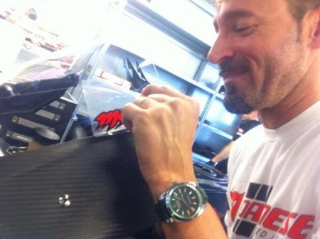 Max Biaggi prueba la Aprilia RSV4 en Portimao... y puede que en carrera
