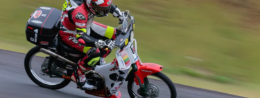En Japón han creado un MotoGP de repartidores en scooter tocando rodilla. Y mola mucho