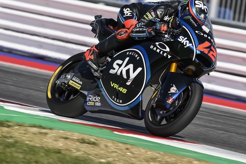 Pecco Bagnaia no da opción a Oliveira dominando la carrera de Moto2 de principio a fin