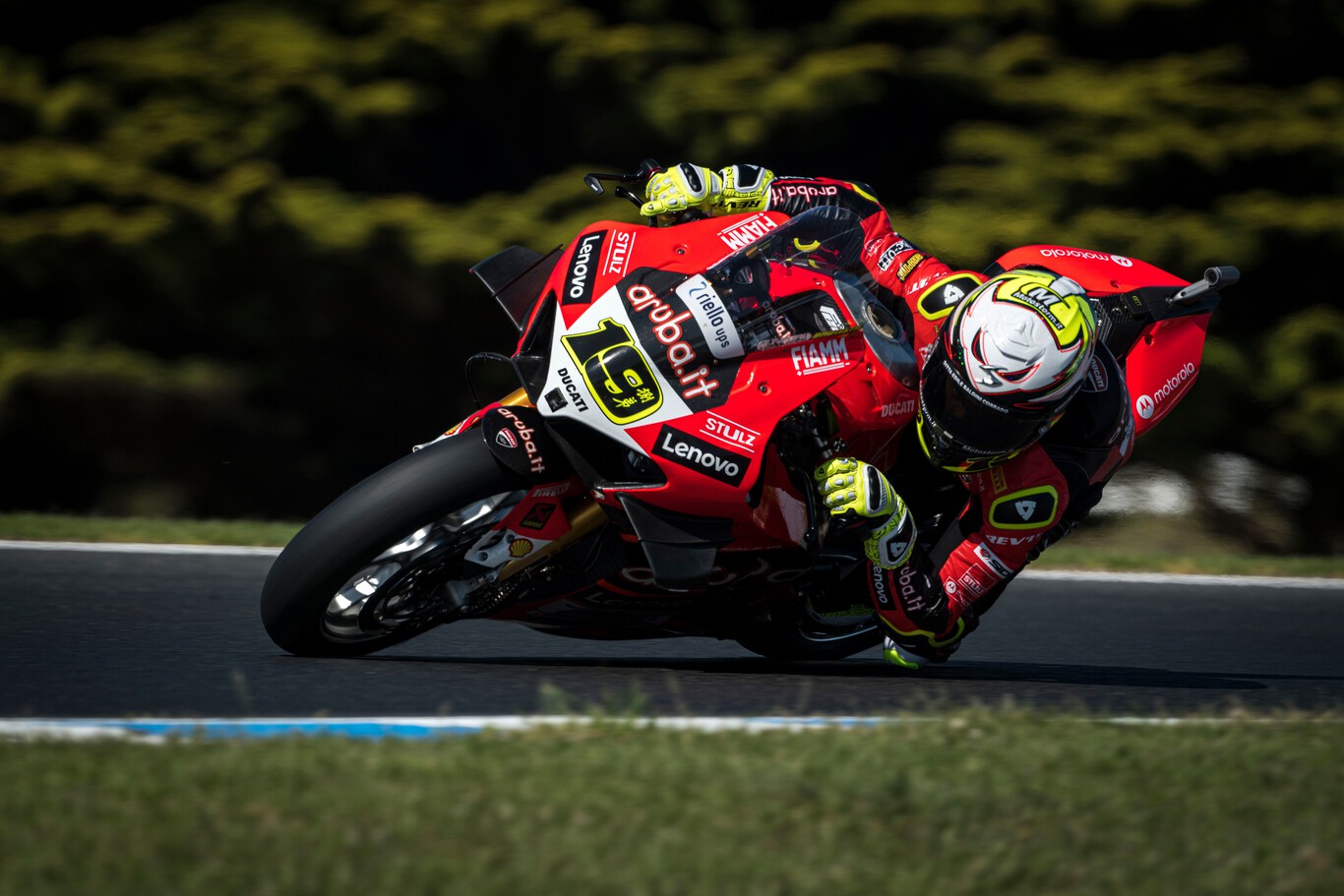 Álvaro Bautista completa el último doblete dominical de la temporada reinando en seco y en agua