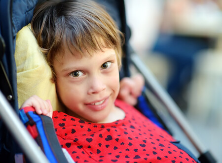 Síndrome de Rett: qué es y cómo se trata esta enfermedad rara que afecta el desarrollo cerebral de las niñas