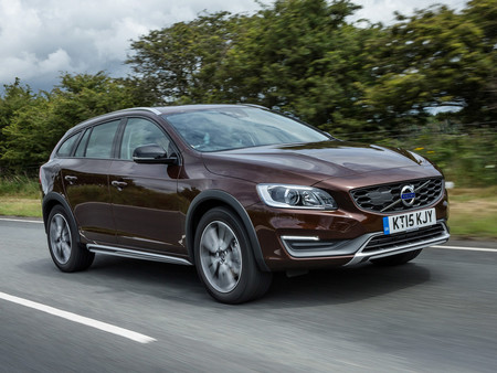 Volvo V60 D3 Cross Country Uk 2015 R21 Jpg