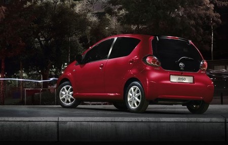 Toyota Aygo Serie Especial Rojo Frac