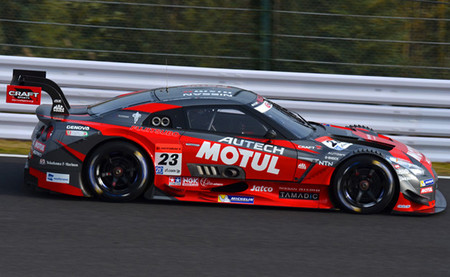 Nissan destroza el cronómetro en Suzuka tras un día de pruebas del Super GT accidentado